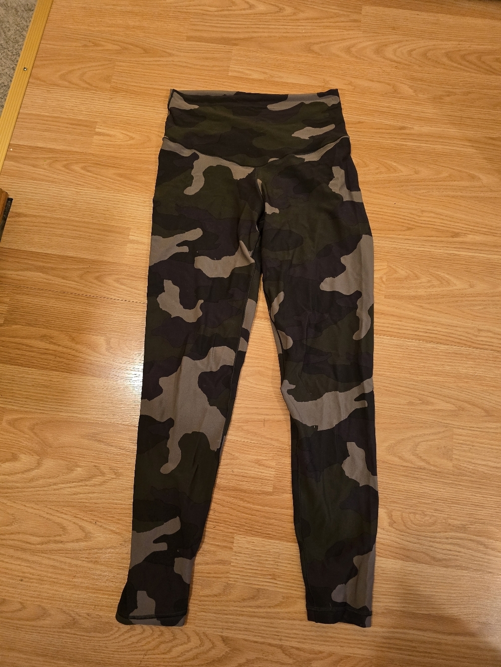 aerie Offline High-Rise 7/8 Leggings in Olive Camo